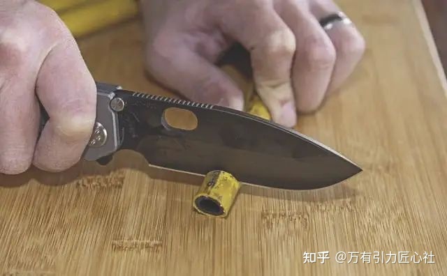 D2 工具钢刀: 四个代表作