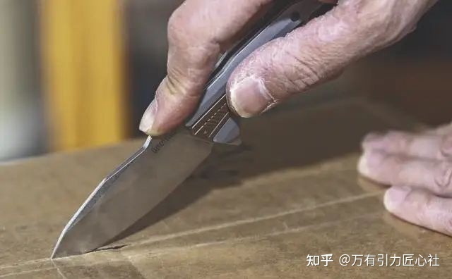D2 工具钢刀: 四个代表作