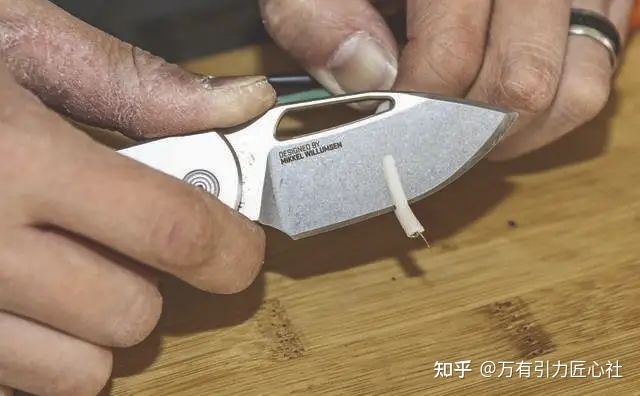 D2 工具钢刀: 四个代表作